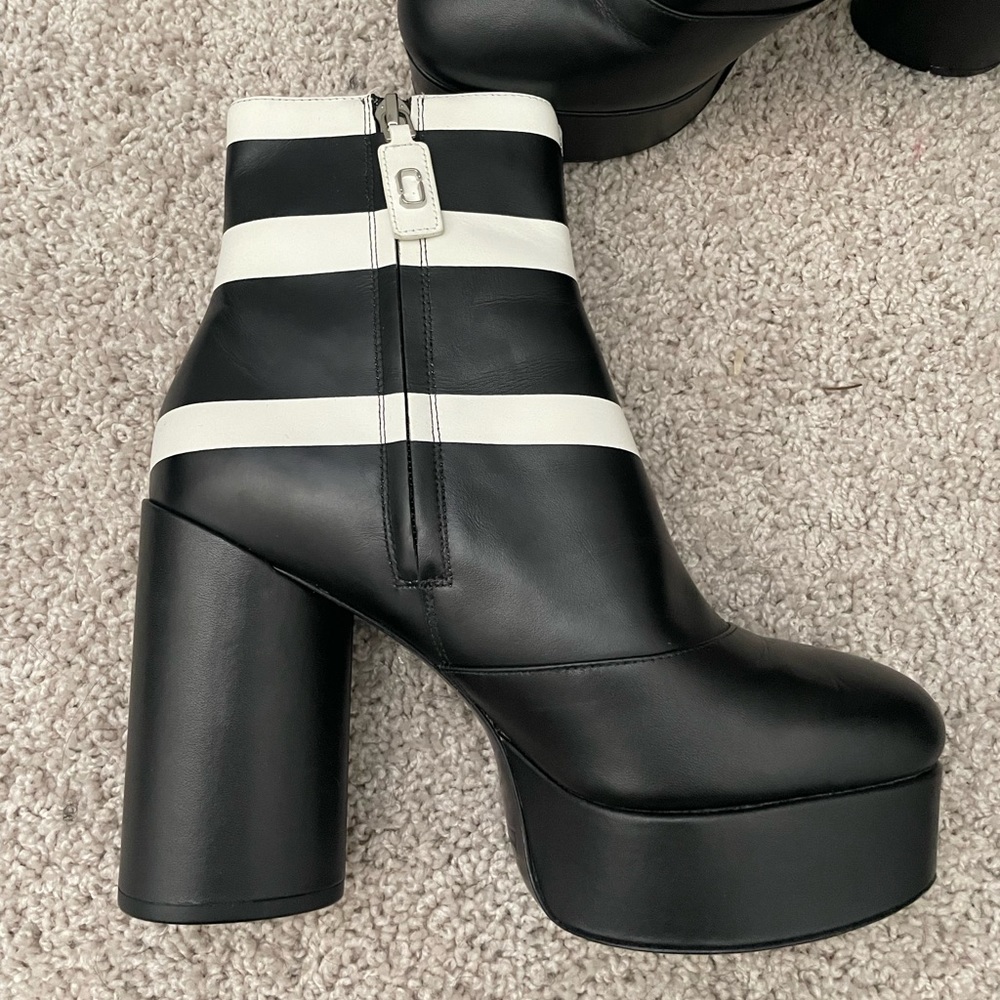 Marc Jacobs Black Platform Bootie Size 7 (37.5)